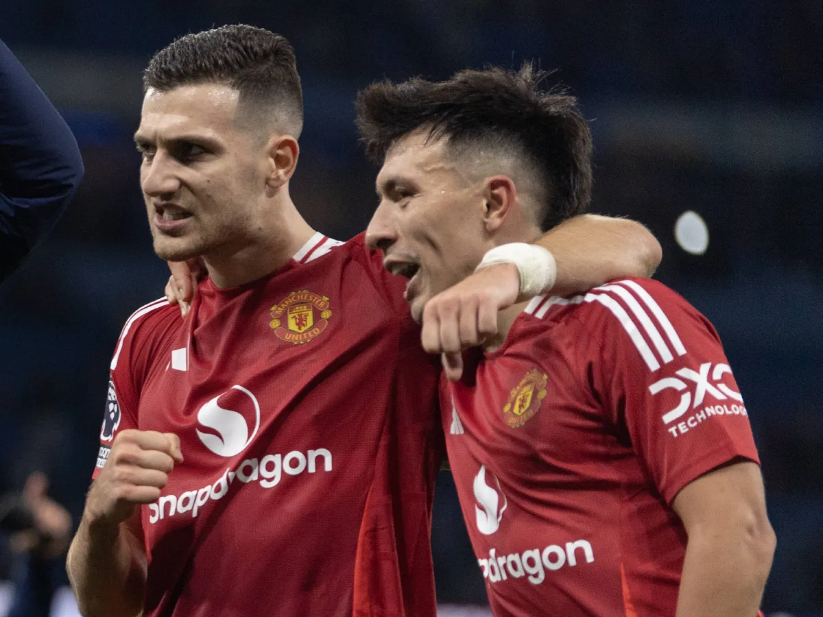 Barcelona Siap Bajak Bek Manchester United