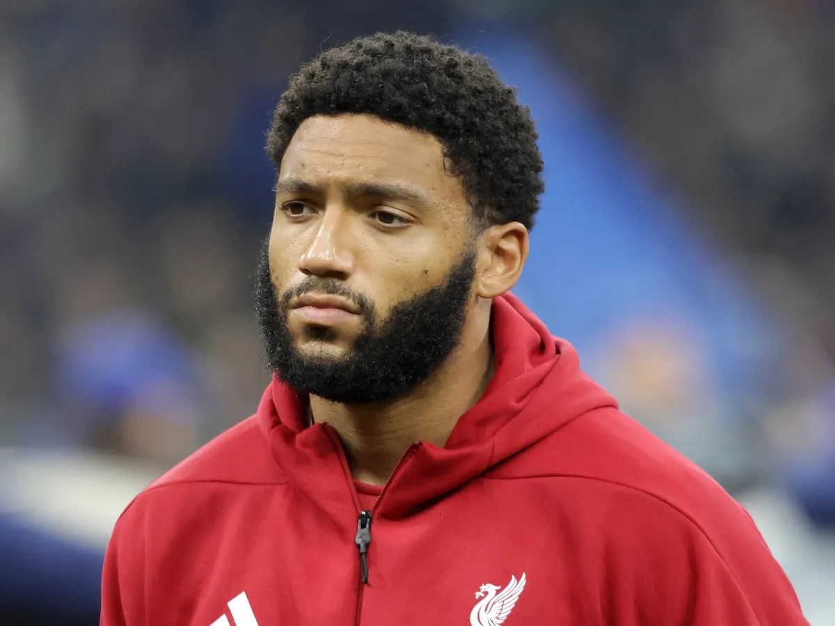 Joe Gomez Menuju Pintu Keluar Anfield