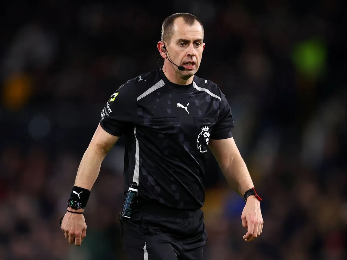 Peter Bankes Pimpin Laga Krusial Arsenal Chelsea